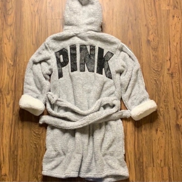 VS PINK Shimmer Robe - Picture 5 of 8